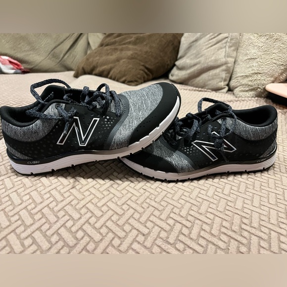 New Balance shoes - Picture 1 of 4